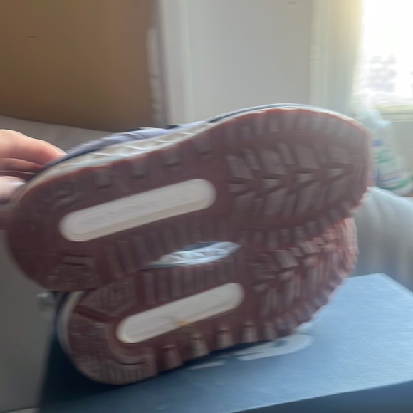 New Balance sneaker u.s.a. size5 new and in box - Picture 6 of 7